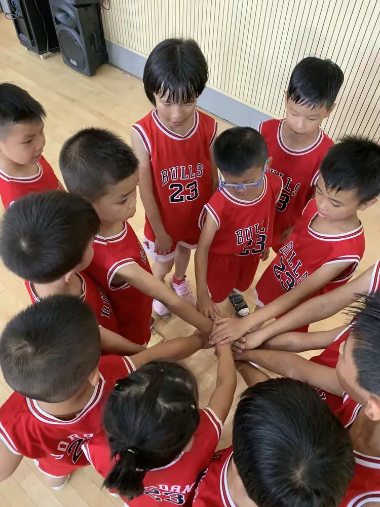 高尔夫友谊赛,关东铁骑队与三湘海豚队强势反弹,体能对抗拉满!赛后更衣室沸腾 高尔夫友谊赛,关东铁骑队与三湘海豚队强势反弹,体能对抗拉满!赛后更衣室沸腾