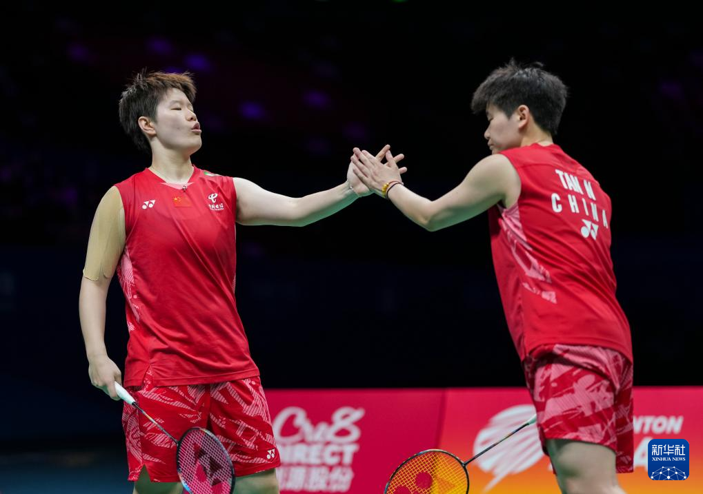 羽毛球锦标赛上演强强对话,岭南犀牛队翻盘岭东飞鹰队,战术调整见效;禁区内连续解围(中国羽毛球锦标赛2024) 羽毛球锦标赛上演强强对话,岭南犀牛队翻盘岭东飞鹰队,战术调整见效;禁区内连续解围(中国羽毛球锦标赛2024)