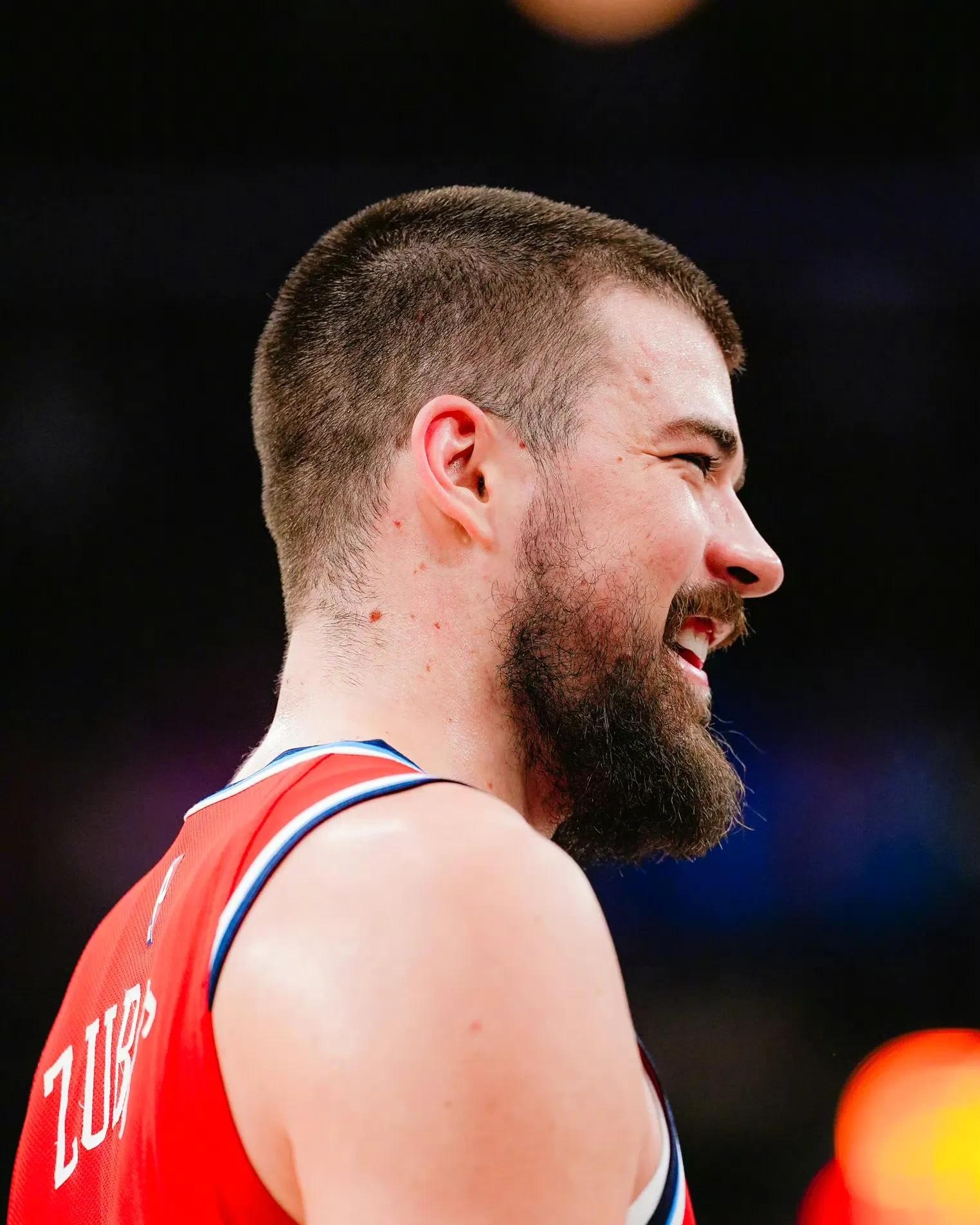 出色发挥首场状态出色,尤文图斯观众沸腾!,哈登重返赛场全场沸腾不已 出色发挥首场状态出色,尤文图斯观众沸腾!,哈登重返赛场全场沸腾不已