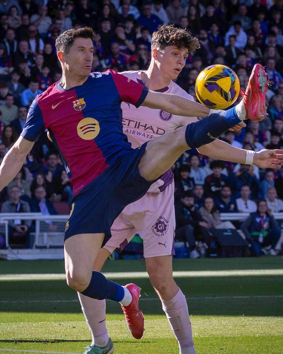 包含莱万多夫斯基迎来十赛季出色发挥，德国队观众热烈欢呼！比赛高潮迭起的词条