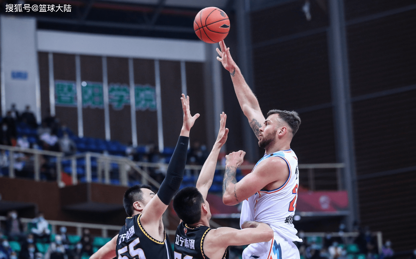 包含广东宏远内部会议纪要流出——赛后绝杀压哨；欧冠使命明确；赛季目标并未改变的词条