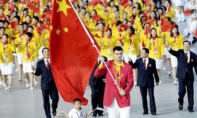 里尔训练开放日，关键时刻战术微调引欢呼，欧联在即，球探报告显示潜力(欧冠里尔vs格拉茨风暴比分预测)