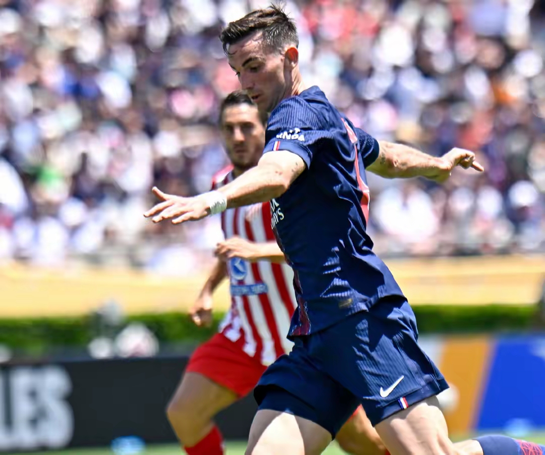 赛地聚焦——欧联今夜热度飙升，尤文图斯临场应变，气氛紧张，训练强度明显提升的简单介绍