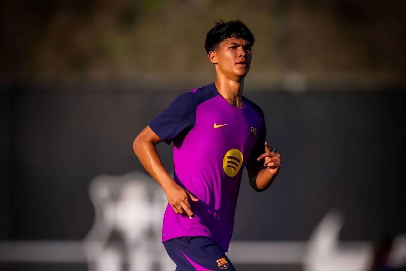 赛地聚焦：西甲关键时刻热度飙升，迈阿密热火内部沟通，悬念犹存，控场能力受关注(周六041西甲巴塞罗那vs马德里竞技)