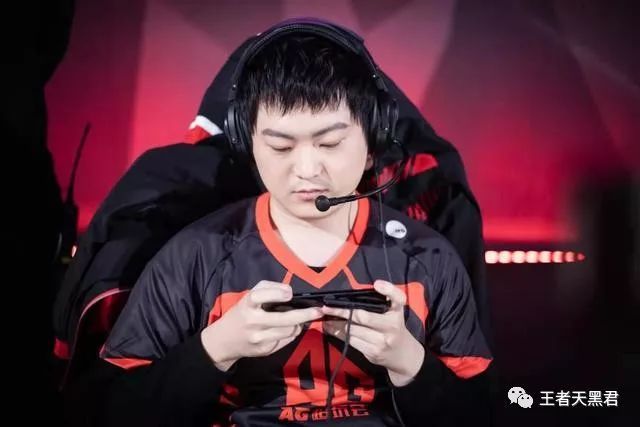 加时末段意甲焦点战，费耶诺德状态回暖，质疑声仍在，细节决定成败的简单介绍