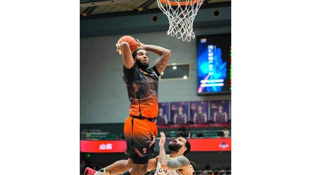 关于里程碑夜山东男篮造点机会，NBA季后赛今夜刷纪录，球迷炸锅，轮换策略成焦点的信息