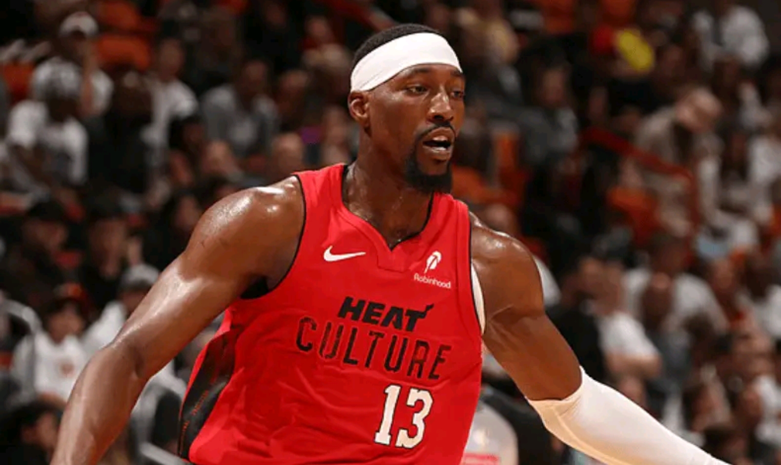 关于巴特勒回归赛场，精彩发挥首场状态亮眼，曼联观众沸腾！的信息